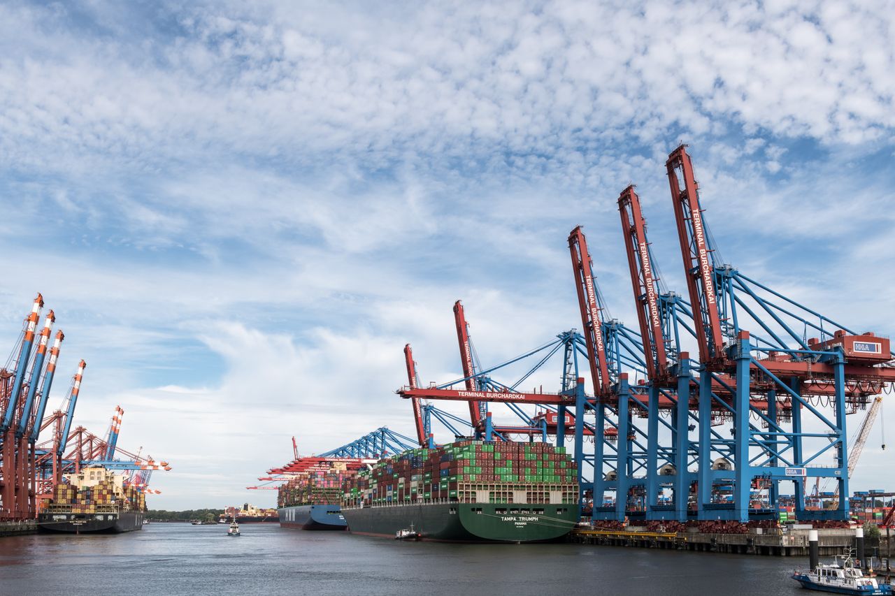 services-01 View of container ships and cranes at Hamburg Port, highlighting global trade.